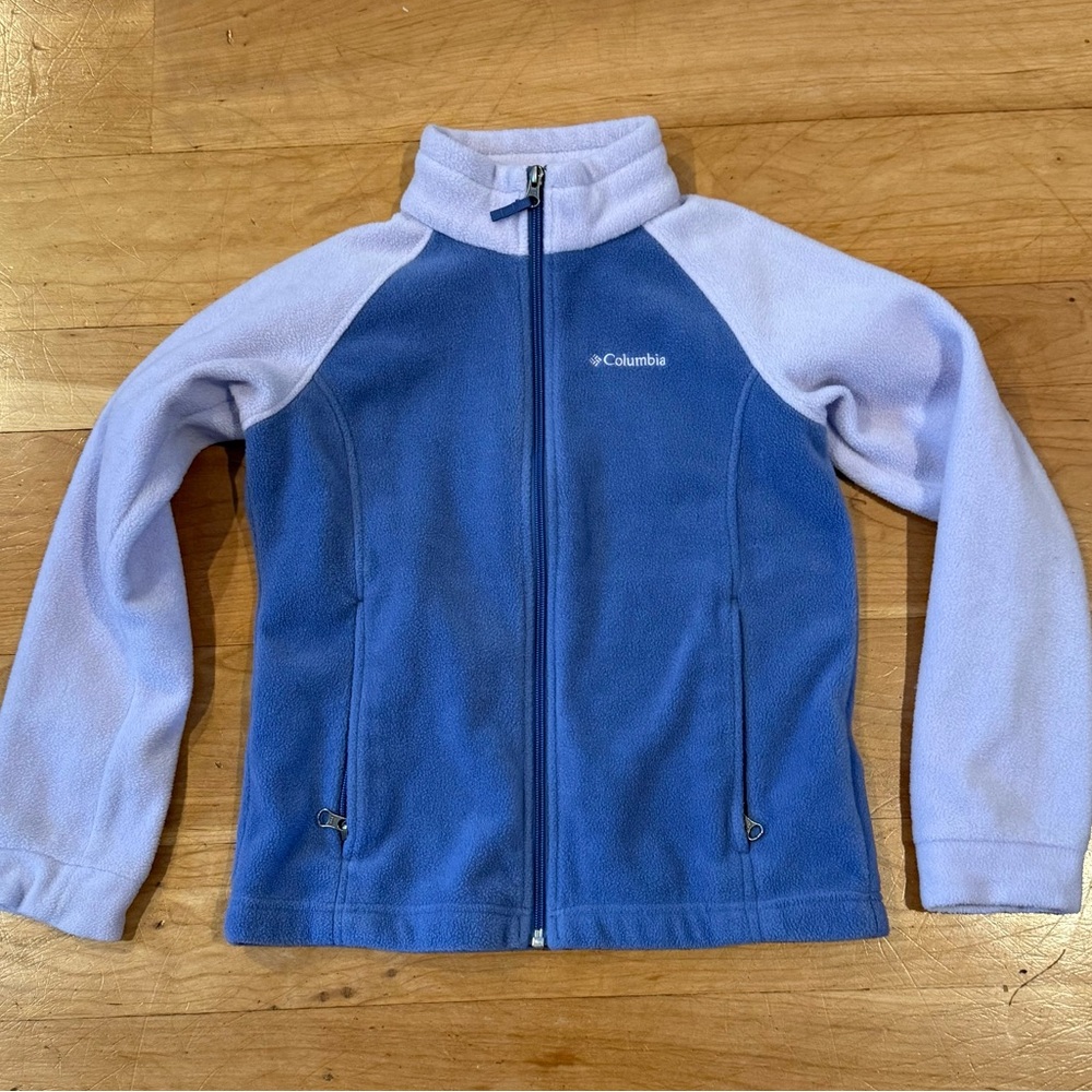 Columbia Blue and White Puffer Jacket for Outdoor Adventures